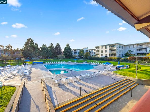 4 Commodore Drive D335, Emeryville CA 94608