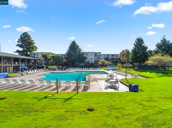 4 Commodore Drive D335, Emeryville CA 94608