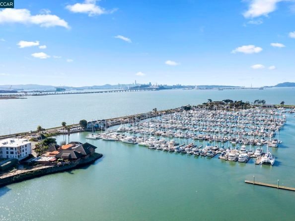 4 Commodore Drive D335, Emeryville CA 94608