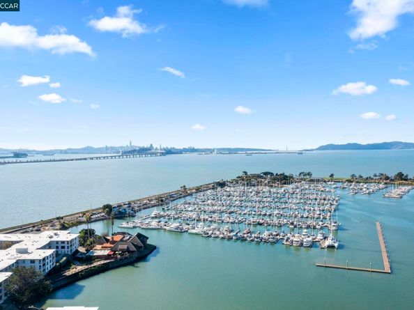 4 Commodore Drive D335, Emeryville CA 94608