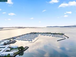 4 Commodore Drive D335, Emeryville CA 94608