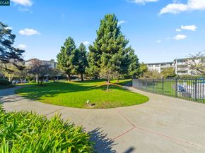 4 Commodore Drive D335, Emeryville CA 94608