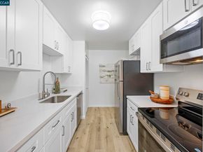 4 Commodore Drive D335, Emeryville CA 94608