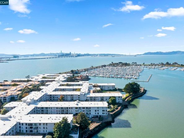 4 Commodore Drive D335, Emeryville CA 94608