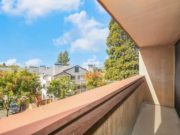 26937 Hayward Blvd 217, Hayward CA 94542