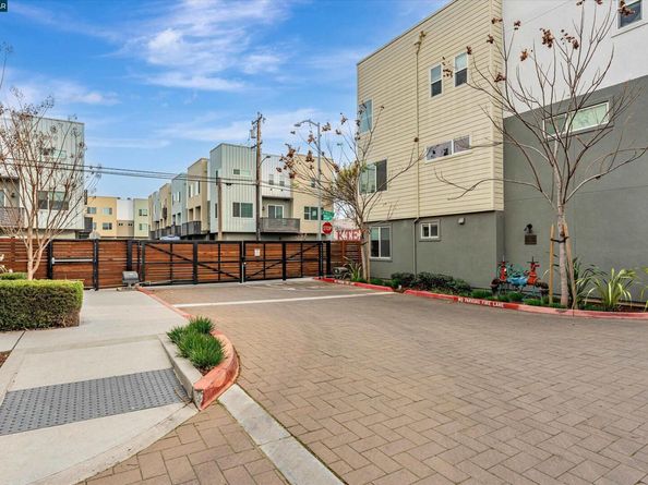 967 24Th St, Oakland CA 94607