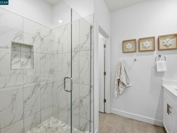 967 24Th St, Oakland CA 94607