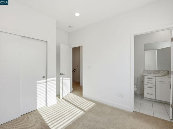 967 24Th St, Oakland CA 94607