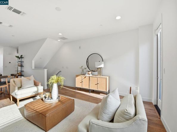 967 24Th St, Oakland CA 94607