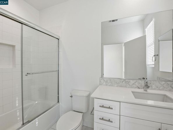 967 24Th St, Oakland CA 94607