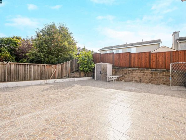 5700 Oakmont Dr, Richmond CA 94806