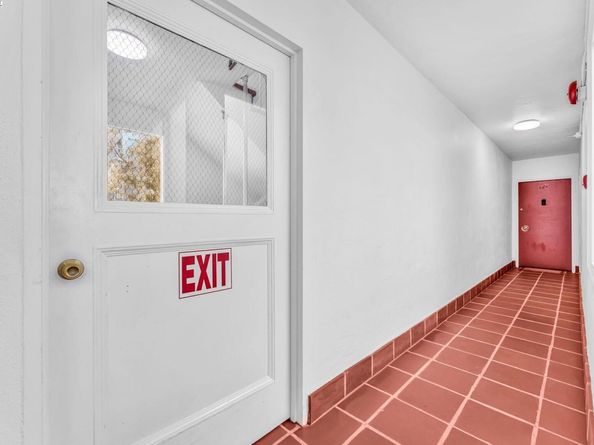 1260 Clay St 207, San Francisco CA 94108