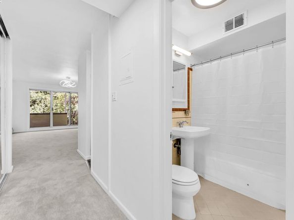 1260 Clay St 207, San Francisco CA 94108
