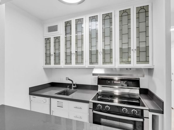 1260 Clay St 207, San Francisco CA 94108