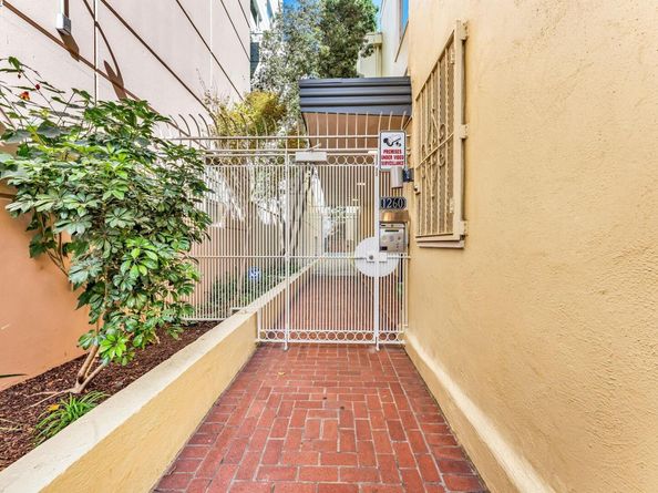 1260 Clay St 207, San Francisco CA 94108