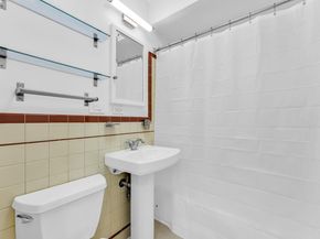 1260 Clay St 207, San Francisco CA 94108