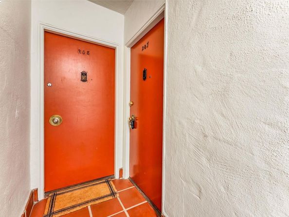 1260 Clay St 207, San Francisco CA 94108