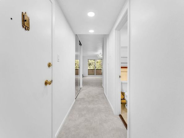 1260 Clay St 207, San Francisco CA 94108