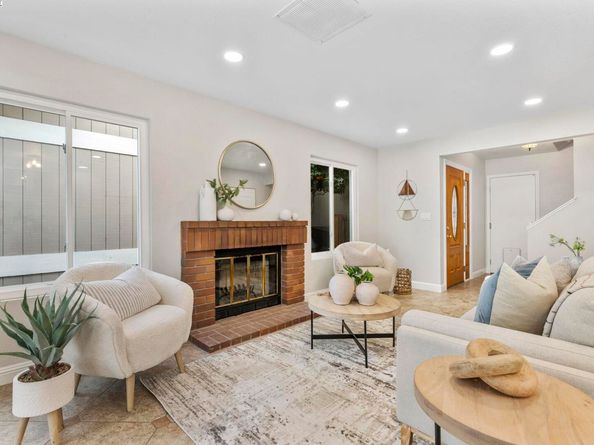 215 Mavis Dr, Pleasanton CA 94566