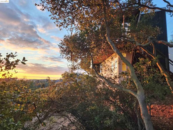 4520 Saint Andrews Road, Oakland CA 94605