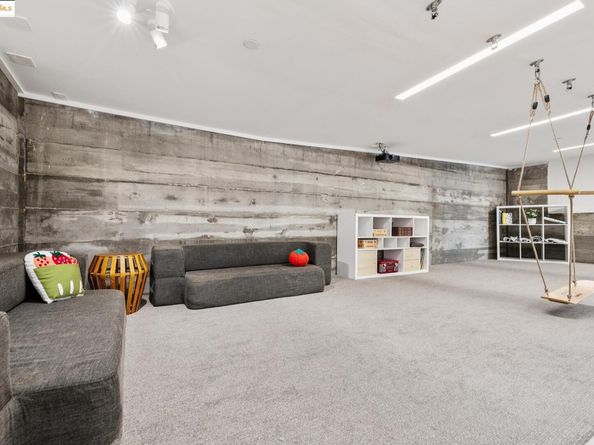 4520 Saint Andrews Road, Oakland CA 94605