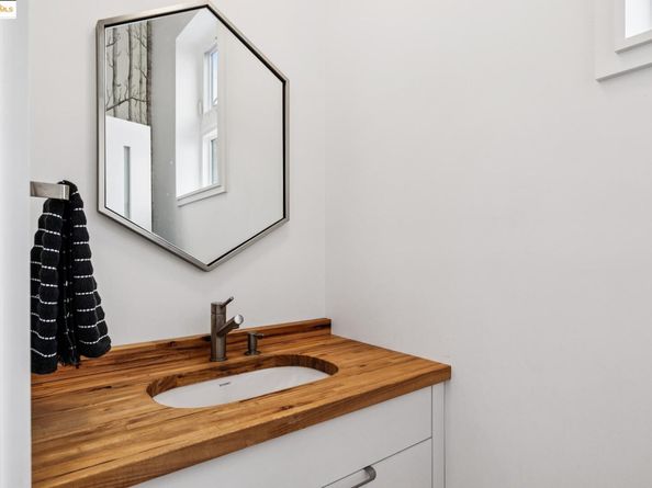 4520 Saint Andrews Road, Oakland CA 94605