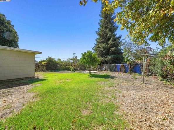 22939 Santa Clara St, Hayward CA 94541
