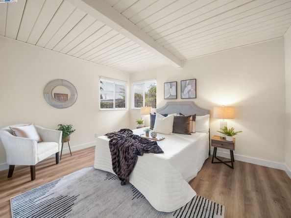 22939 Santa Clara St, Hayward CA 94541