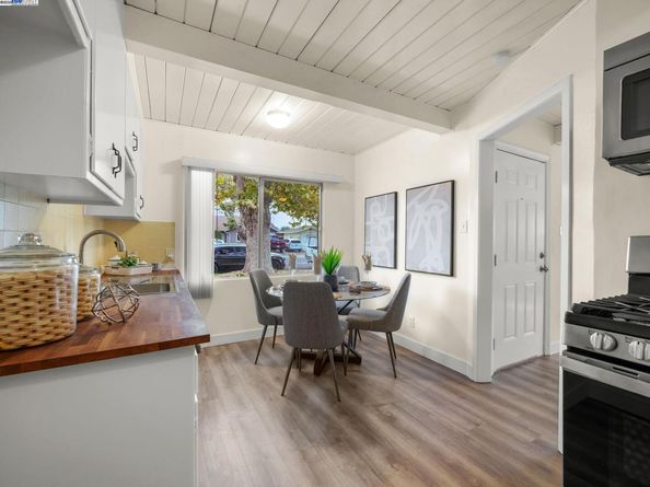 22939 Santa Clara St, Hayward CA 94541