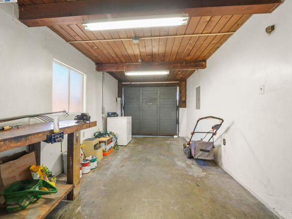 22939 Santa Clara St, Hayward CA 94541