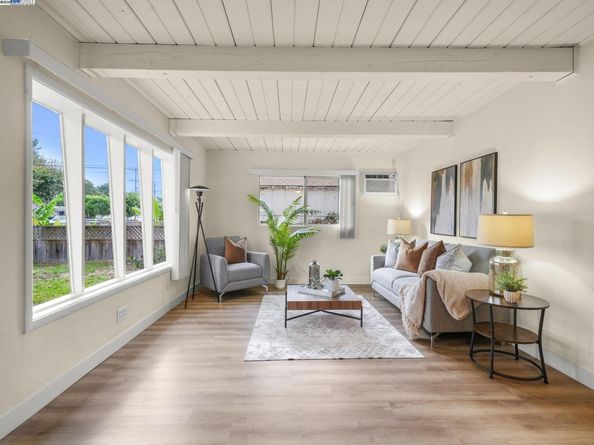 22939 Santa Clara St, Hayward CA 94541