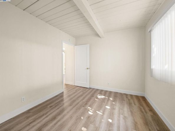 22939 Santa Clara St, Hayward CA 94541