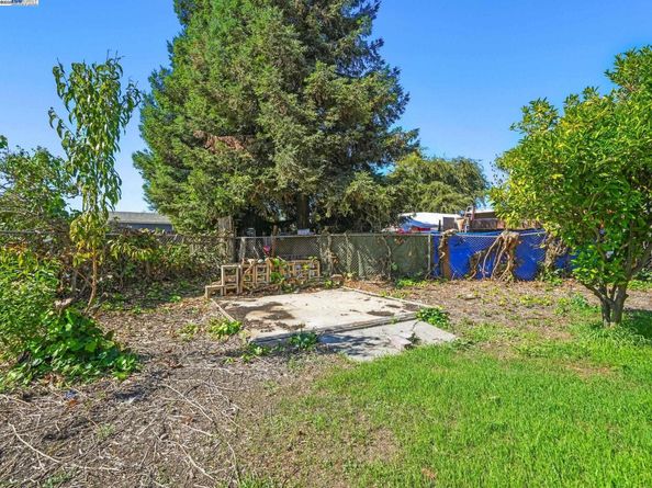 22939 Santa Clara St, Hayward CA 94541