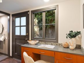953 Grosvenor Pl, Oakland CA 94610