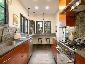 953 Grosvenor Pl, Oakland CA 94610