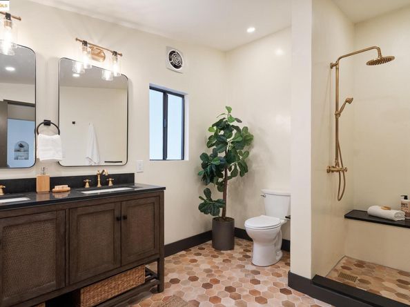 953 Grosvenor Pl, Oakland CA 94610