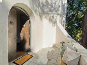 953 Grosvenor Pl, Oakland CA 94610