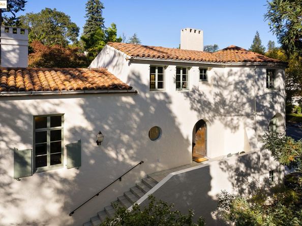 953 Grosvenor Pl, Oakland CA 94610