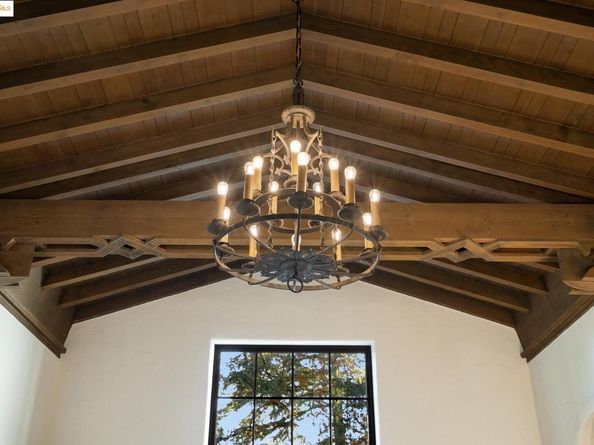 953 Grosvenor Pl, Oakland CA 94610