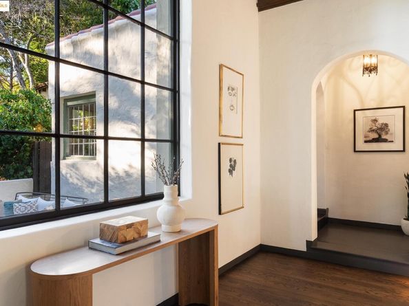 953 Grosvenor Pl, Oakland CA 94610