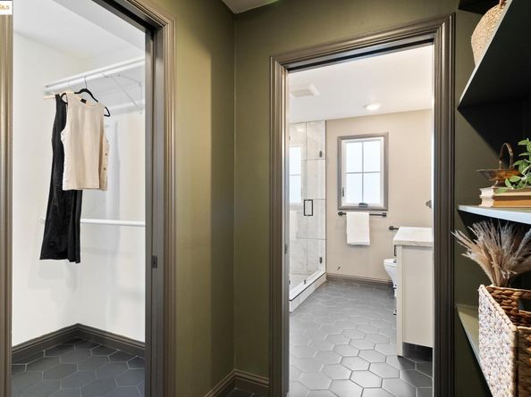 953 Grosvenor Pl, Oakland CA 94610