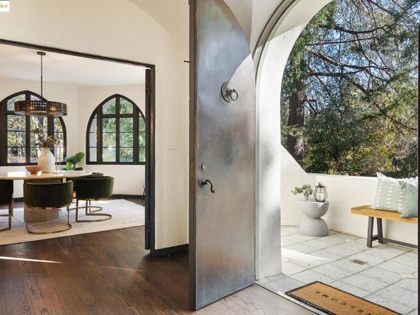953 Grosvenor Pl, Oakland CA 94610