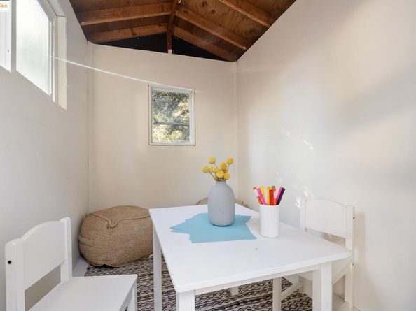 953 Grosvenor Pl, Oakland CA 94610