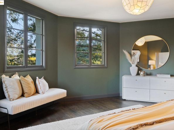 953 Grosvenor Pl, Oakland CA 94610
