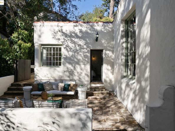 953 Grosvenor Pl, Oakland CA 94610