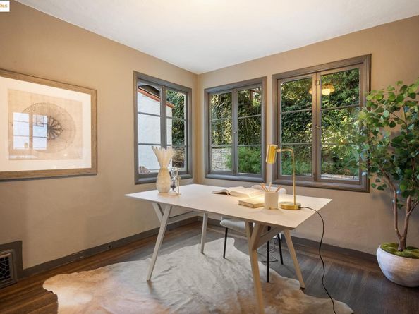 953 Grosvenor Pl, Oakland CA 94610