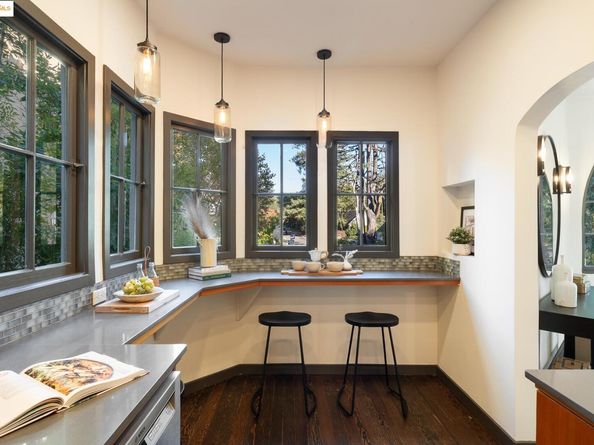 953 Grosvenor Pl, Oakland CA 94610