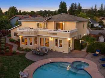 341 Santa Cruz Pl
