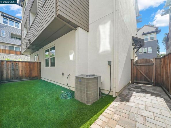 850 Heaven Ct, Hayward CA 94544