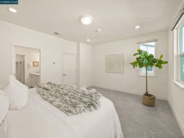 850 Heaven Ct, Hayward CA 94544